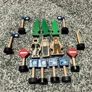 Thomas & Friends Wooden Railway People, Signs, Trees Accessories Lot 15